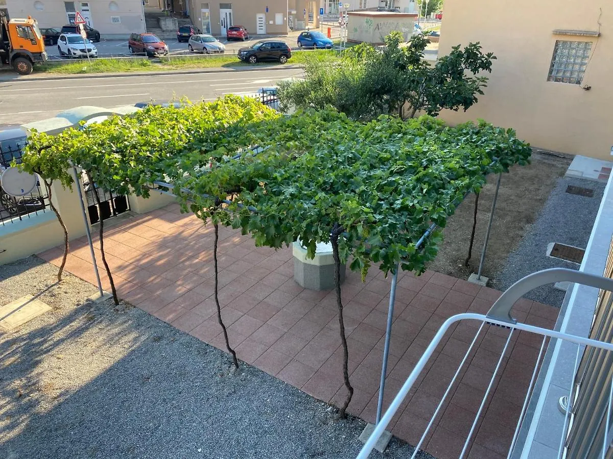 Green House Apartments Novi Vinodolski 0*,  Croatia